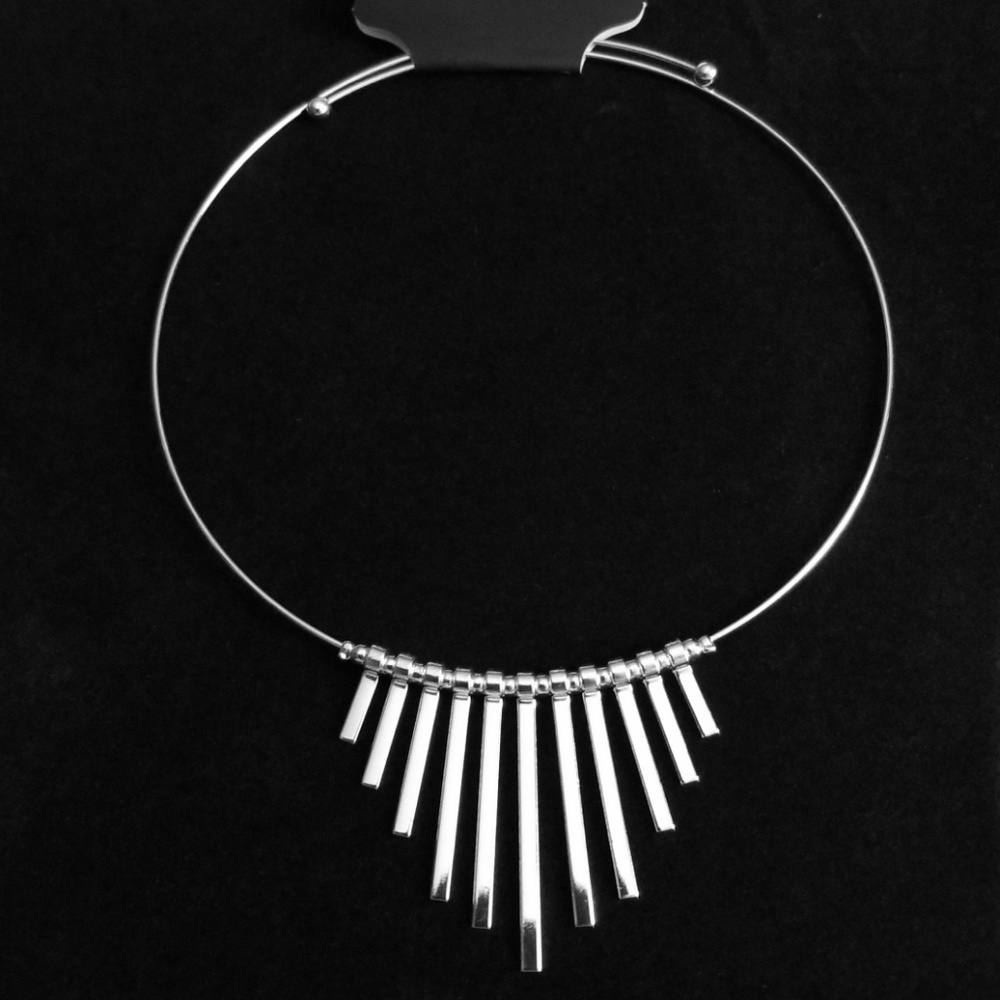 High Mirror Shine Silver Finish Bar Choker - Picture 3 of 3
